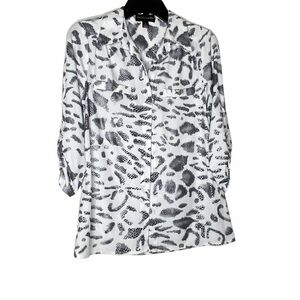 Urban Collection white button down top. Size M